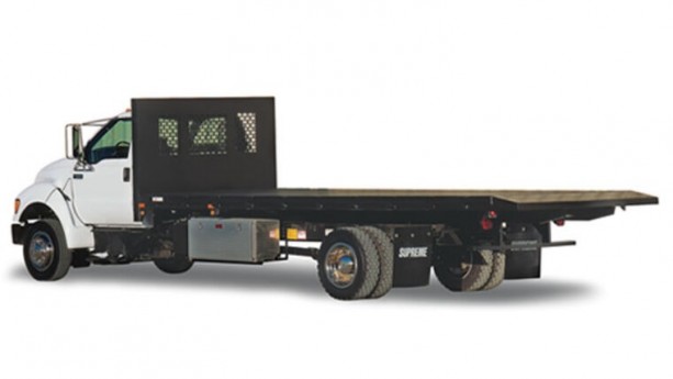 24' Flatbed Truck