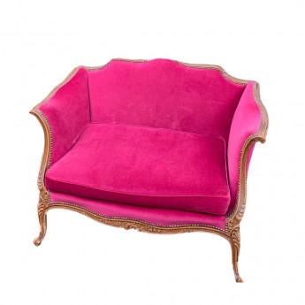 RUBY RED SETTEE