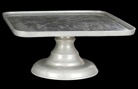 ALUMINUM SQUARE FOOTED TRAY 16
