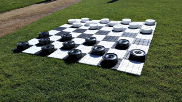 LIFE SIZE CHECKERS