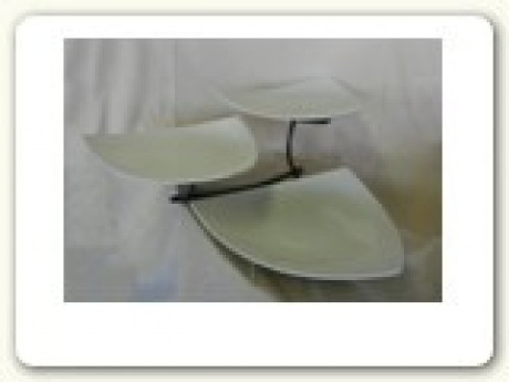 Stand; tri-level w/ white triangular platters